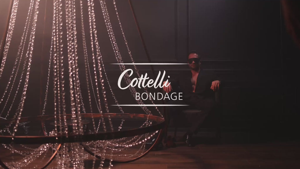 Body efeito pele com atacadores, taças de abrir, virilha aberta e algemas – Preto · Cottelli BONDAGE